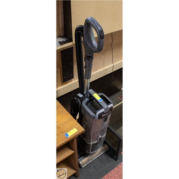 SHARK NAVIGATOR SELF CLEANING VACUUM