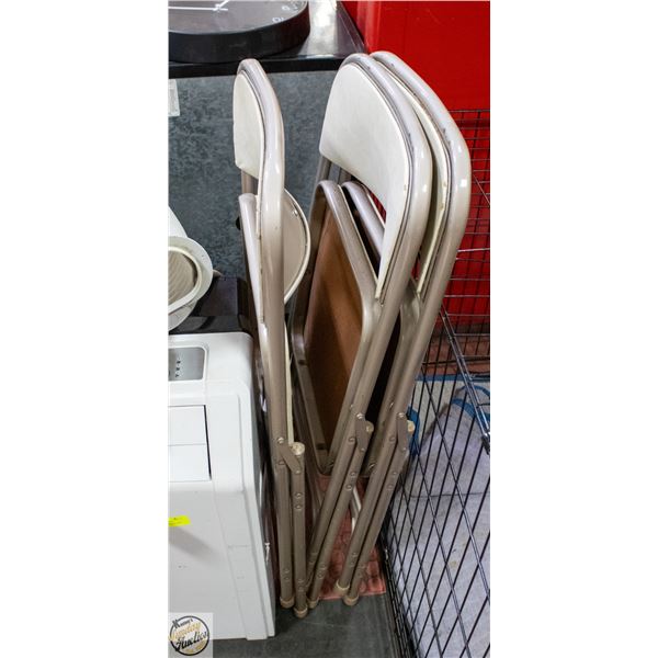 LOT OF FOLDING CHAIRS