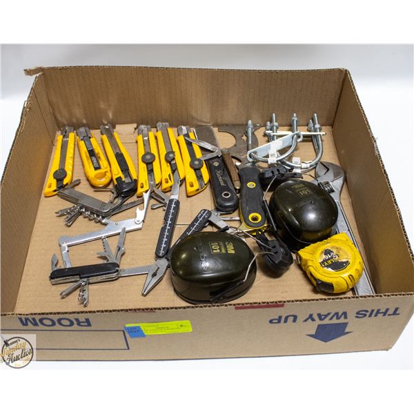 FLAT OF TOOLS & ASSORTED KNIVES, HARD HAT,