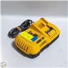 Image 1 : DEWALT 20V MAX 20V FAST CHARGER
