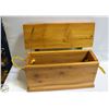 Image 1 : WOOD BOX STORAGE WITH HANDLES