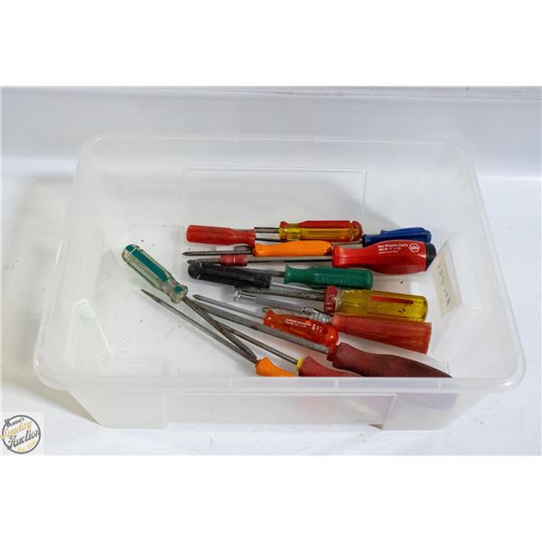 LOT OF SCREW DRIVERS