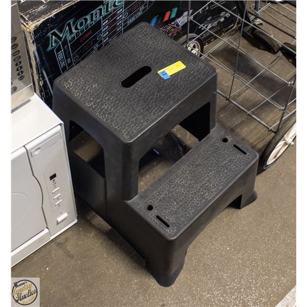 PLASTIC STEPSTOOL 325 LBS MAX LOAD CAPACITY