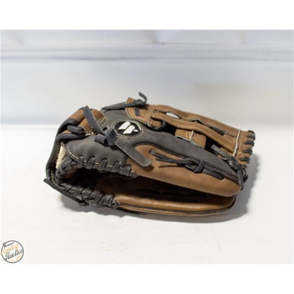 WORTH REGULAR SIZE BASE BALL GLOVE