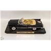 Image 1 : 1/18 SCALE 1960 CHRYSLER 300F CONVERTIBLE