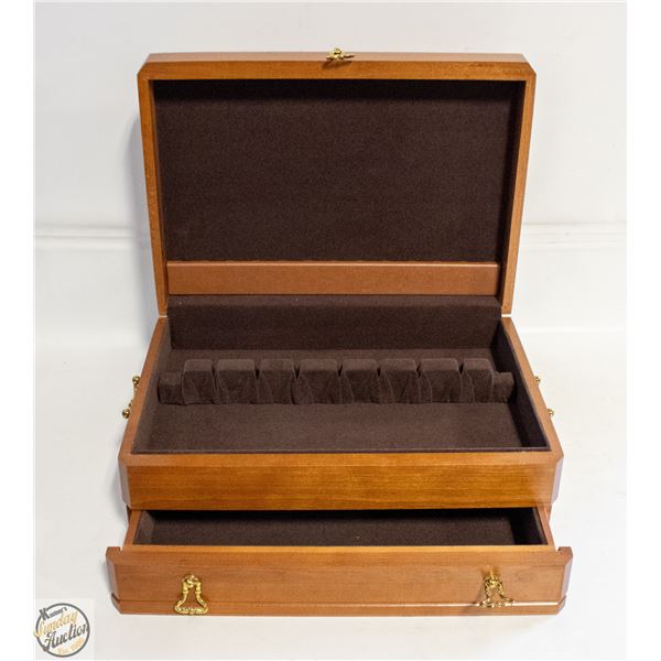 VINTAGE WOODEN CUTLERY CHEST