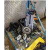 Image 1 : PALLET OF SPORTS EQUIPMENT INCLUDES GOLF AND
