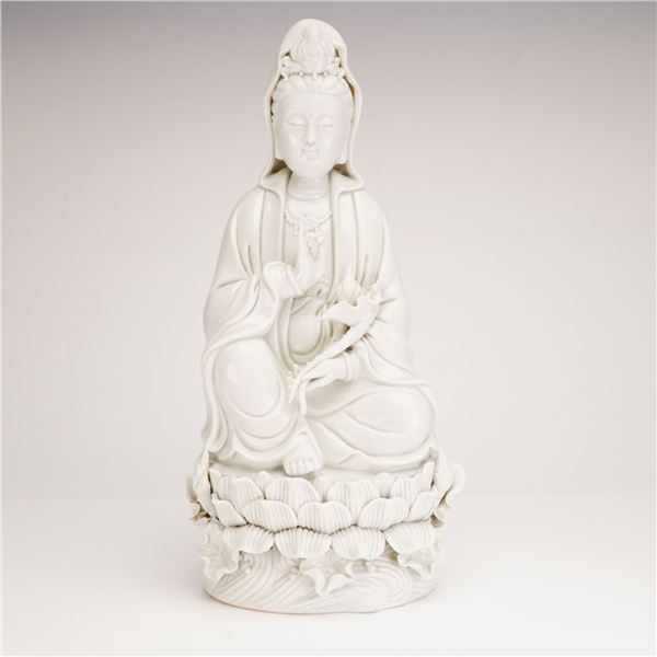 Chinese Dehua Style Blanc de Chine Porcelain Guanyin Figurine