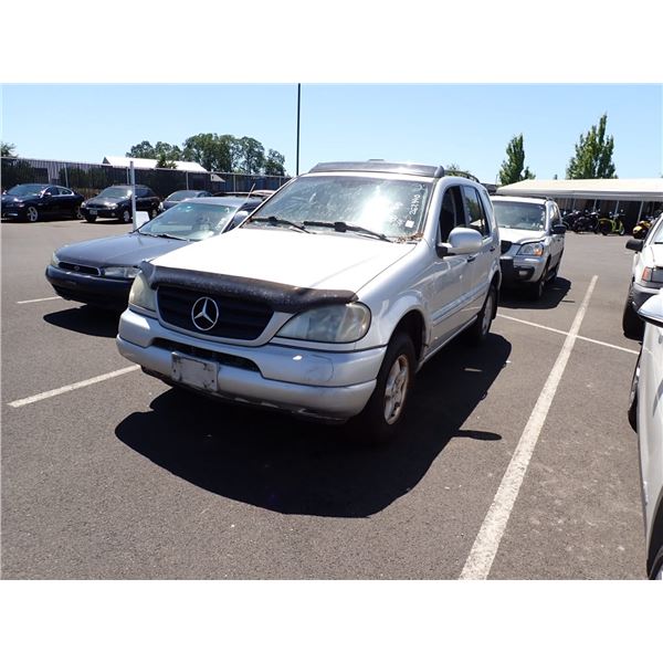 2001 Mercedes-Benz ML320