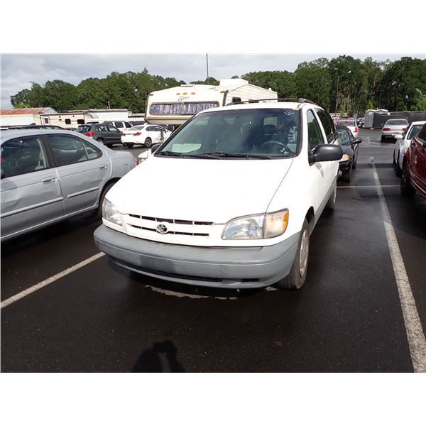 2000 Toyota Sienna