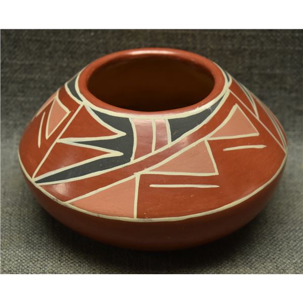 SANTA CLARA POTTERY BOWL (LUCARIA)