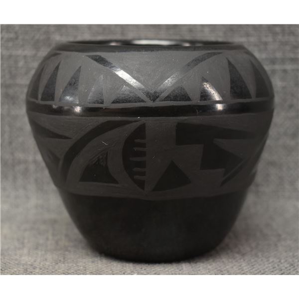 SANTA CLARA POTTERY JAR (RAYCITA NARANJO)