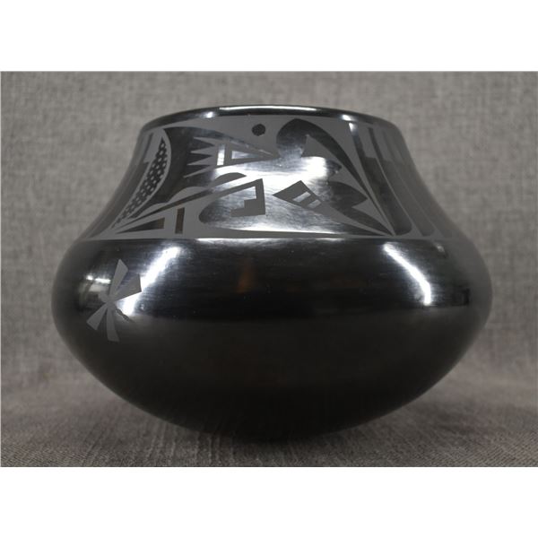 SAN ILDEFONSO POTTERY (CAVAN GONZALES "EAGLE TAIL")