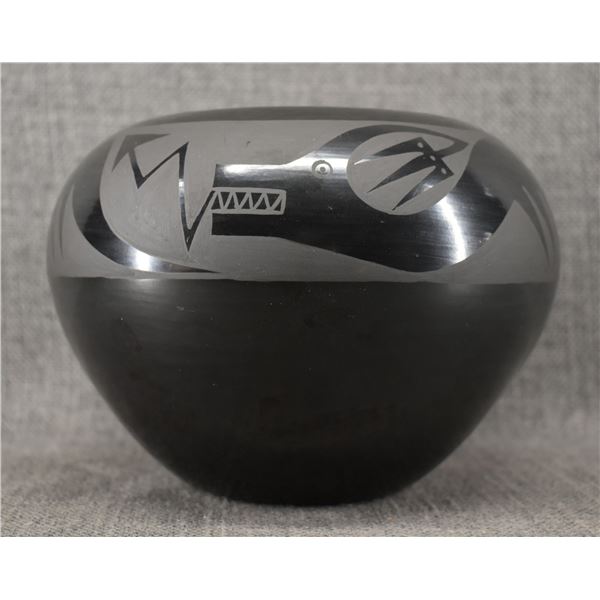 SAN ILDEFONSO POTTERY BOWL (MARVIN AND FRANCIS MARTINEZ)