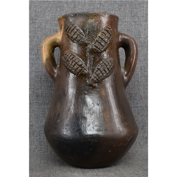 NAVAJO POTTERY VASE