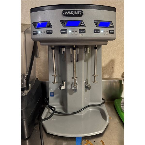 Waring  WDM360TX Triple-Spindle Drink Mixer