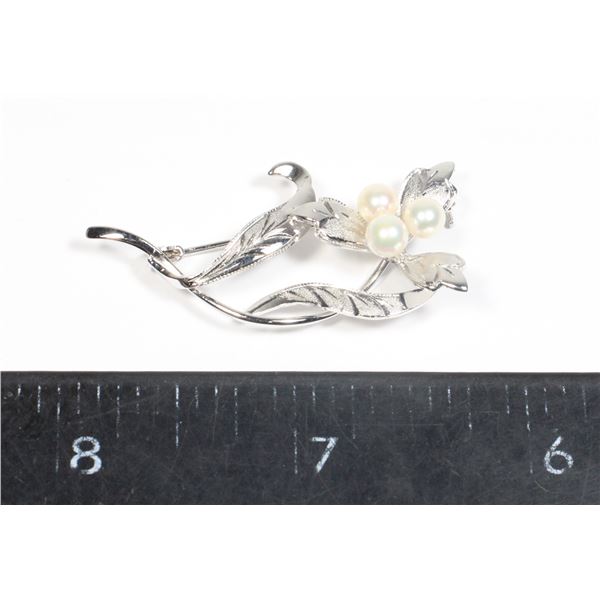 STERLING SILVER FLORAL MOTIF BROOCH