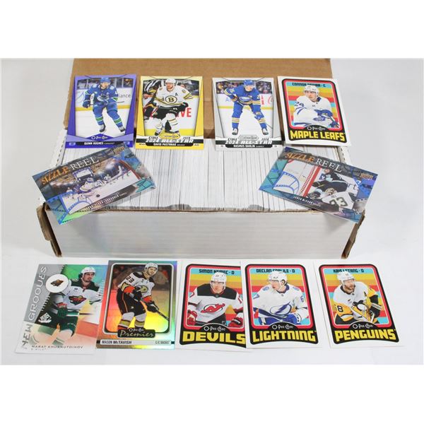 COLLECTION OF HOCKEY CARDS