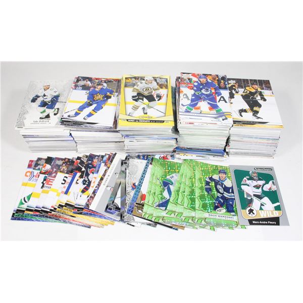 COLLECTION OF HOCKEY CARDS