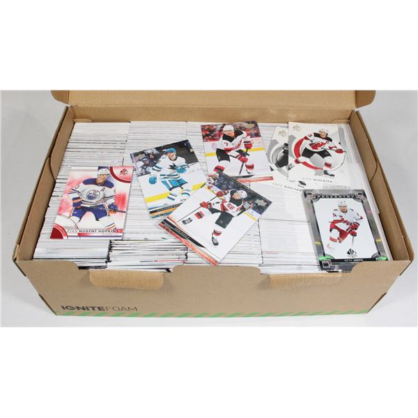 HUGE COLLECTION OF HOCKEY CARDS