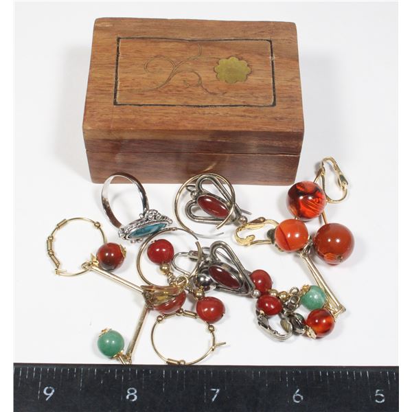 SMALL TRINKET BOX WITH FLORAL BRASS INLAY DESIGN