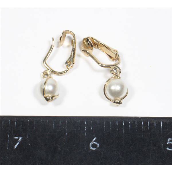VINTAGE SARAH COVENTRY CLIP ON CAGED FAUX PEARL