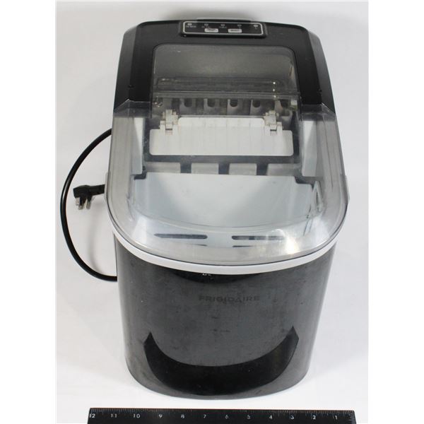FRIDGERADE ICE MAKER