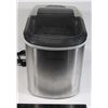 Image 1 : FRIDGERADE ICE MAKER