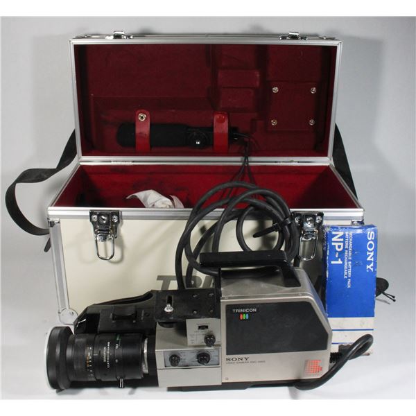 ANTIQUE SONY TRINICON VIDEO CAMERA IN CASE