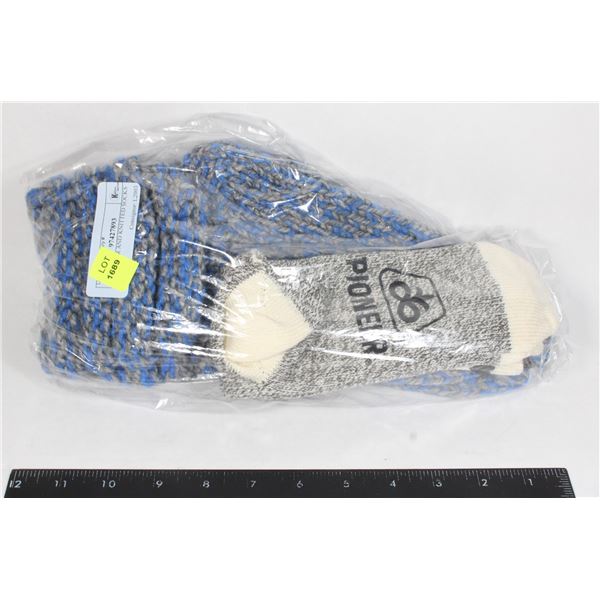 PINOENEER AND KNITTED SOCKS