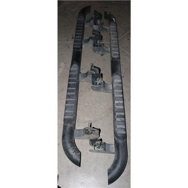 GMC RUNNING BOARDS OFF A 4 DOOR MODEL