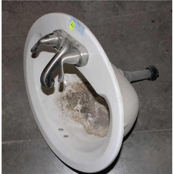 CERAMIC BATHROOM SINK WITH TAPS, NEEDS CLEAN