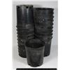 Image 1 : 20 PLANTER POTS