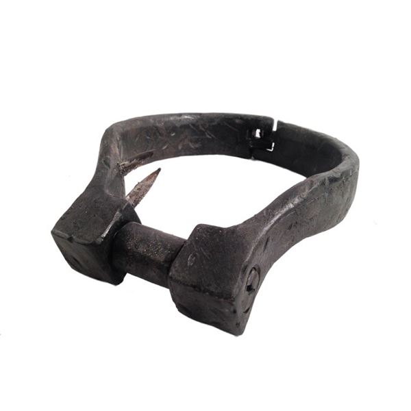 Underworld: Rise of the Lycans Screen-Worn Lycan Slave Neck Shackle Movie Props