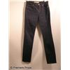 Image 4 : The Possession Stephanie (Kyra Sedgwick) Movie Costumes