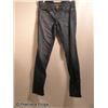 Image 2 : The Possession Stephanie (Kyra Sedgwick) Movie Costumes