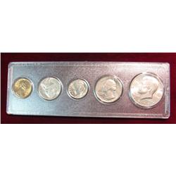 503. 1978  5-Piece Year Set in a Snap-tight holder.