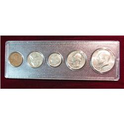 504. 1974  5-Piece Year Set in a Snap-tight holder.