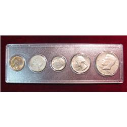 506. 1972  5-Piece Year Set in a Snap-tight holder.