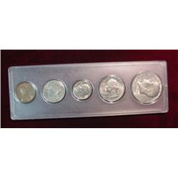 512. 1979  5-Piece Year Set in a Snap-tight holder.  