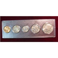 516. 1983  5-Piece Year Set in a Snap-tight holder.  