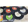 Image 3 : Collection of 45 RPM Vinyl Single Records from the 1970s and 1980s, Various Artists