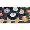 Image 4 : Collection of 45 RPM Vinyl Single Records from the 1970s and 1980s, Various Artists
