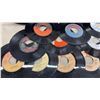 Image 5 : Collection of 45 RPM Vinyl Single Records from the 1970s and 1980s, Various Artists