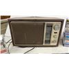 Image 5 : Realistic MTA-12 AM/FM Radio in Wood Cabinet with Country Cassette Tapes