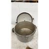 Image 5 : National No. 7 Pressure Cooker, 13 Imperial Quart, and Princess Mary Christmas 1914 Tin