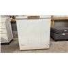 Image 10 : General Electric CFB-15 White Chest Freezer, 35 x 24 x 32"