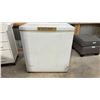 Image 1 : General Electric CFB-15 White Chest Freezer, 35 x 24 x 32"