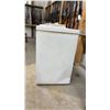 Image 2 : General Electric CFB-15 White Chest Freezer, 35 x 24 x 32"