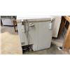 Image 3 : General Electric CFB-15 White Chest Freezer, 35 x 24 x 32"